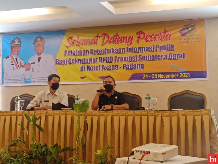 Dinas Kominfotik Provinsi Sumatera Barat mengadakan Pelatihan Keterbukaan Informasi Publik bagi Sekretariat DPRD Provinsi Sumatera Barat yang diadakan selama dua hari pada tanggal 24-25 November 2021 di Hotel Axana, Padang. IST