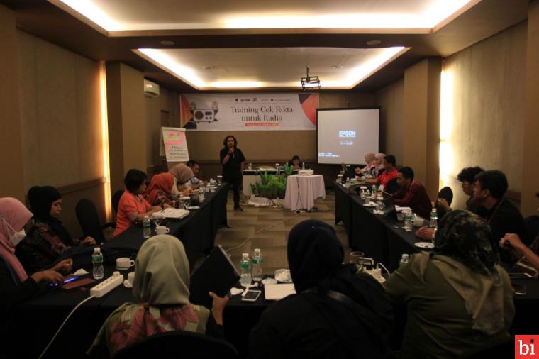 Aliansi Jurnalis Independen (AJI) Padang menggelar pelatihan Cek Fakta untuk Radio di Sumatra Barat (Sumbar), bekerjasama dengan AJI Indonesia dan Google Initiative. IST