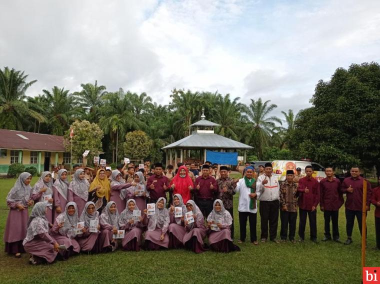 Kehadiran Anggota Komisi VI DPR  RI asal Sumatera Barat II, Hj. Nevi Zuairina  sangat dinantikan oleh Madrasah Tsanawiyah dan Madrasah Aliyah Tigo Nagari. IST
