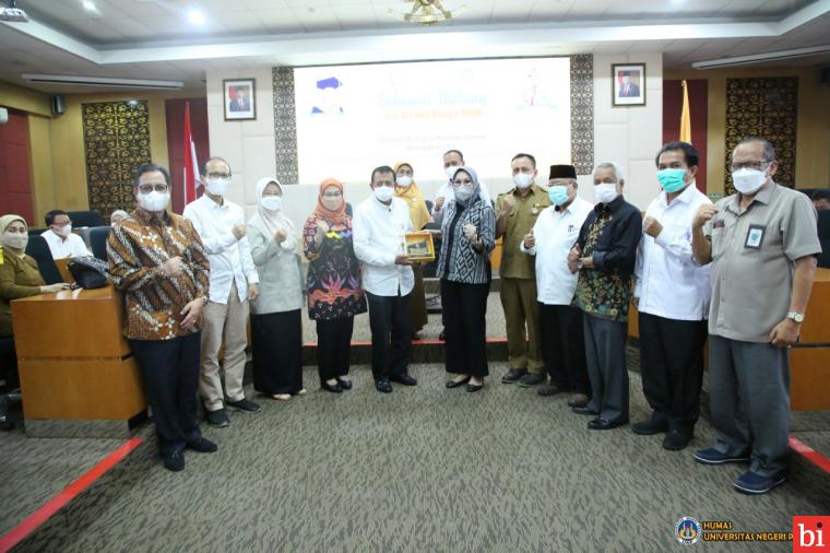 Direktu Jenderal Tenaga Kesehatan Kementerian Kesehatan Republik Indonesia drg. Arianti Anaya, M.KM menjadi Narasumber dalam Kuliah Umum dengan tema 