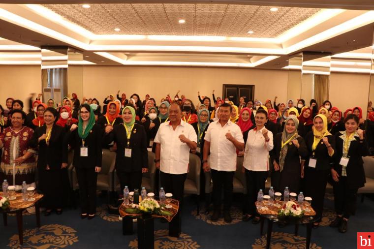 Ketua Persatuan Wanita Olahraga Seluruh Indonesia (Perwosi) Sumatera Barat (Sumbar) Ny. Fitria Amalia Audy, menghadiri Rapat Kerja Nasional (Rakernas) Perwosi tahun 2022, di Hotel Atlet Century Park, Kamis (1/12/2022). IST