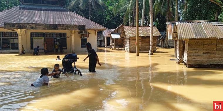 Banjir yang melanda sejumlah kecamatan di Kabupaten Dharmasraya, Provinsi Sumatra Barat, berangsur-angsur surut. Kondisi tersebut terpantau pada malam hari ini, Rabu (15/12), pukul 21.00 WIB. IST