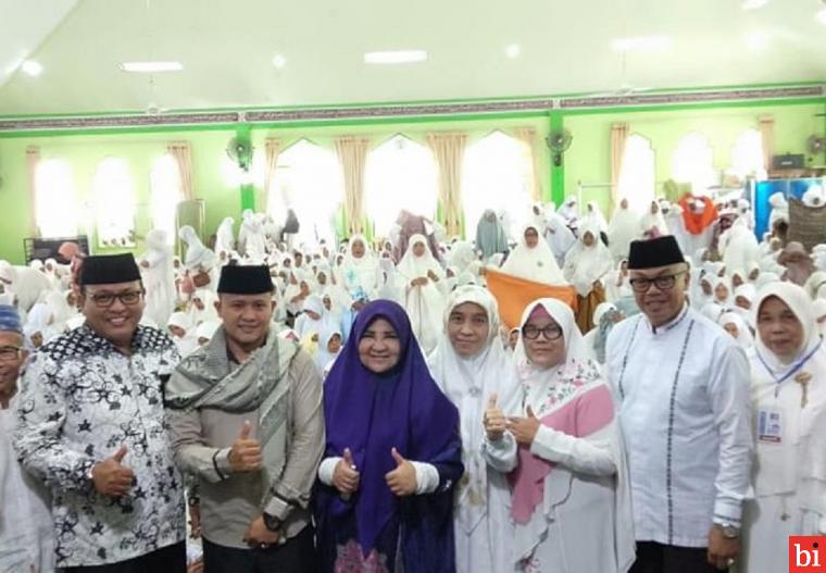 Anggota DPR RI asal Sumatera Barat, Nevi Zuairina, pada acara wirid Rawiya Kabupaten Pasaman. Tokoh masyarakat berkumpul dan juga dihadiri ratusan ibu-ibu jemaah pengajian dari berbagai penjuru di Pasaman untuk melakukan wirid bersama yang dihimpun dalam Rabithah Wirid Yasin (Rawiya). IST
