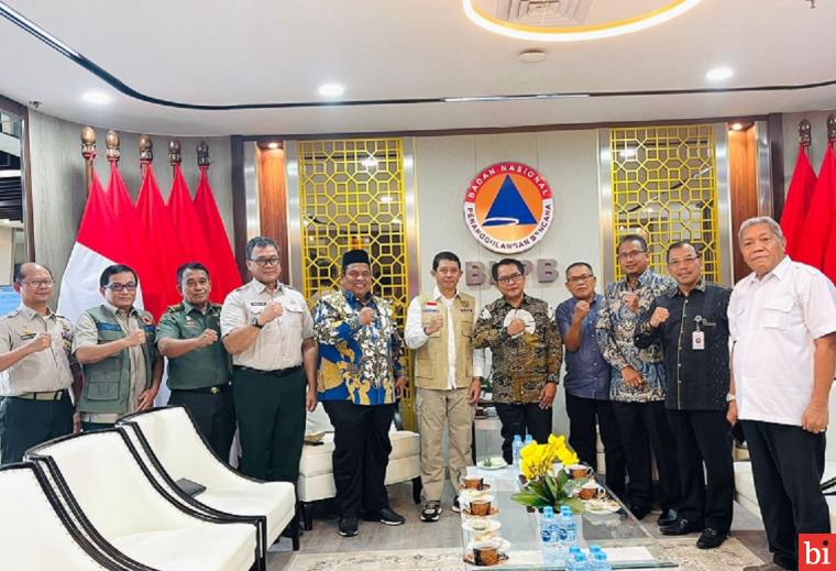 Bupati Padang Pariaman didampingi oleh Anggota DPR-RI Jon Kenedy Aziz melakukan pertemuan dengan Kepala Badan Penanggulangan Bencana Nasional (BNPB) RI Letjen TNI Suharyanto di Gedung BNPB Jakarta, pada Rabu (08/02). ist