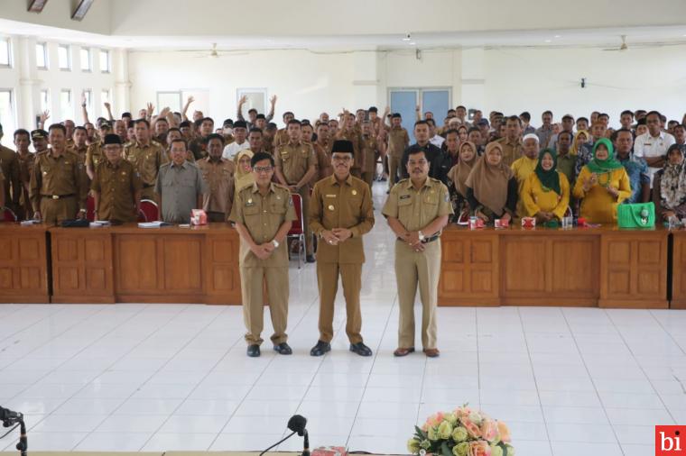 Bupati Limapuluh Kota Safaruddin Dt. Bandaro Rajo pada saat membuka acara Sosialisasi Peraturan Perundang-undangan dan Rapat Koordinasi Pengawasan, pada Senin (5/12/2022). IST