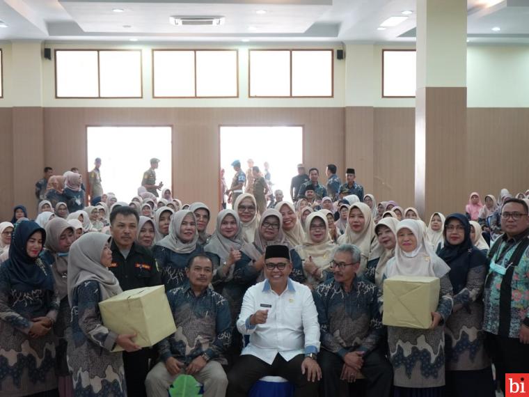 Bupati Solok Capt. H. Epyardi Asda menghadiri rapat Anggota Tahunan  Koperasi Pegawai Republik Indonesia Kogussel Kec. Kubung pada kamis, (26/1/2023) bertempat di Aula Islamic Center Koto Baru. MAK ITAM