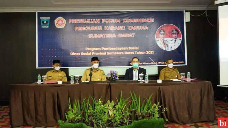 Gubernur Sumbar, Mahyeldi Ansharullah, saat membuka secara resmi Pertemuan Forum Komunikasi Pengurus Karang Taruna Provinsi Sumatera Barat di Hotel Kyriad Bumi Minang, Senin (27/9/2021). IST