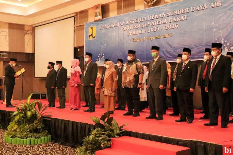 Gubernur Sumbar, Mahyeldi Ansharullah, saat pelantikan Dewan Sumber Daya Air Sumbar periode 2021-2026 di Hotel Pangeran Beach Padang, Rabu (22/09/2021). IST