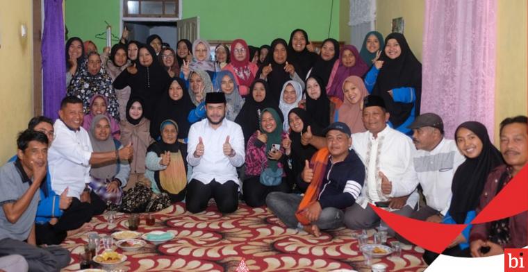 Warga RT 13, Kelurahan Ganting, Kecamatan Padang Panjang Timur (PPT) menerima kunjungan Wali Kota, H. Fadly Amran, BBA Datuak Paduko Malano, ba'da Isya, Ahad (28/8). PUT