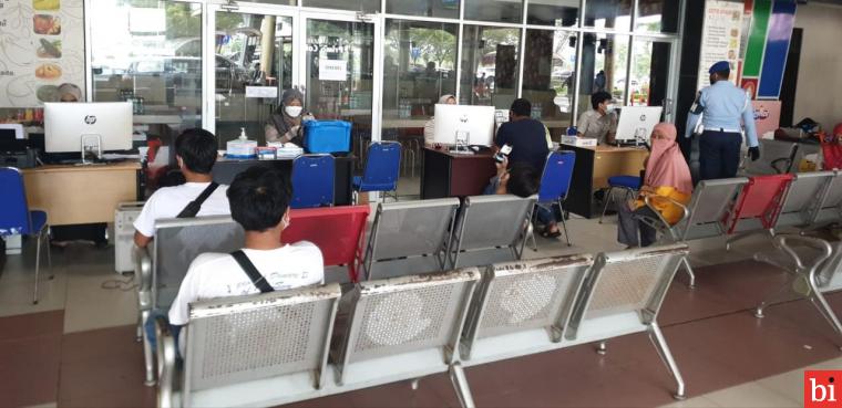 Bandara Internasional Minangkabau (BIM) mulai membuka Sentra Vaksinasi di selasar terminal bagi calon penumpang pesawat yang telah memiliki tiket penerbangan.