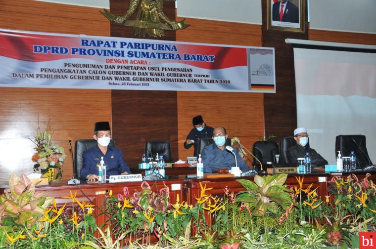 Rapat paripurna DPRD Sumbar pengumuman usulan pengesahan pengangkatan calon pasangan Gubernur dan Wakil Gubernur Sumatera Barat terpilih 2020, di ruang sidang utama DPRD Sumbar, Selasa (23/2/2021).