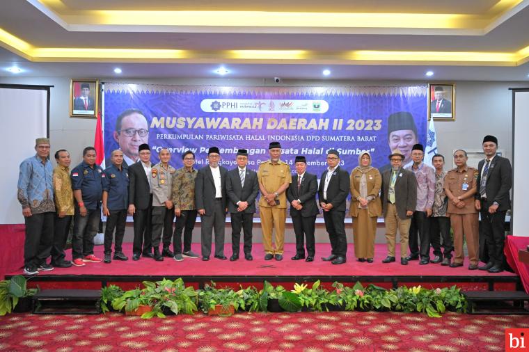 Gubernur saat membuka gelaran Musyawarah Daerah (Musda) ke-II Perkumpulan Pariwisata Halal Indonesia (PPHI) Sumbar, Selasa (14/11/2023). IST