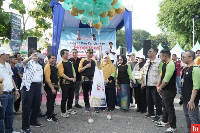 Gubernur Sumatera Barat, Mahyeldi Ansharullah menghadiri acara Hari Bakti Dokter Indonesia (HBDI) ke-115 Tahun 2023 di Kawasan GOR H. Agus Salim, Padang, Minggu (21/5/2023). IST