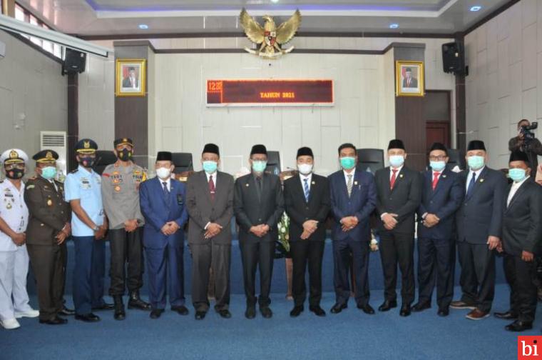 Gubernur Sumatera Barat Irwan Prayitno, saat rapat paripurna istimewa dalam rangka Hari Jadi Kabupaten Solok Selatan ke-17 di ruang rapat utama DPRD Solok Selatan, Kamis (7/1/2021).