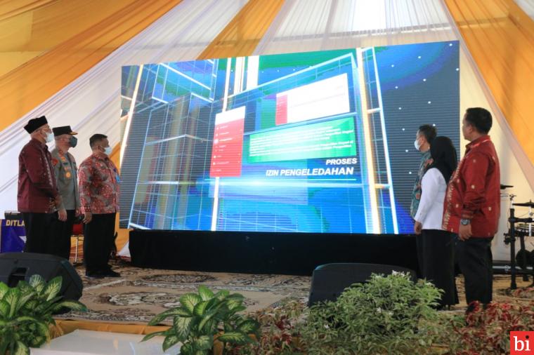 Kapolda Sumatera Barat (Sumbar) Irjen Pol Teddy Minahasa P, SH. S.Ik. MH menghadiri launching E-BERPADU (Elektronik Berkas Pidana Terpadu), Rabu (31/8) siang di kantor Pengadilan Tinggi Padang. HUMAS