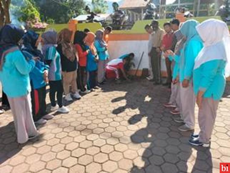 Kecamatan IV Nagari Bayang Utara Kabupaten Pesisir Selatan Sumatera Barat memperingati Hari Lingkungan Hidup Sedunia dan Sekaligus Hari Jadi Rimbawan ke-39 yang Bertempat di Halaman Kantor Camat,  Senin (6/6). IST