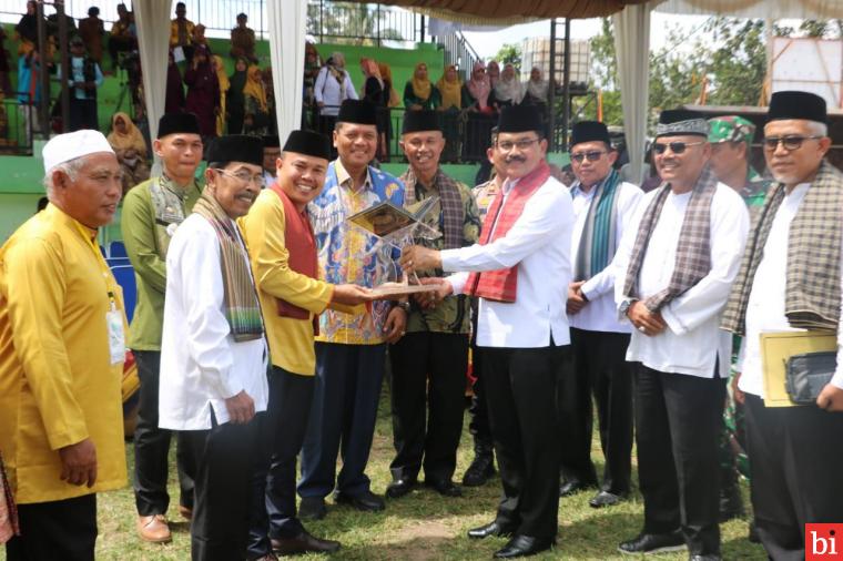 Penutupan MTQ Nasional Tingkat Kabupaten Limapuluh Kota secara resmi oleh Bupati Limapuluh Kota diwakili Sekretaris Daerah Widya Putra di Lapangan Kayu Nan Tigo, Mungka, Kecamatan Mungka, Senin (28/11/2022). LY