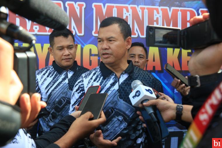 Masih dalam suasana menyambut peringatan Hari Bhayangkara ke 76 tahun 2022, Polda Sumatera Barat menggelar kejuaraan menembak di lapangan tembak SPN Polda Sumbar, Jumat (24/6). IST