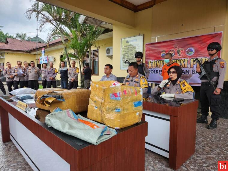 Polres Pasaman Barat ungkap pelaku pengiriman Narkoba Jenis Ganja seberat 12 kg melalui jasa paket pengiriman dengan alamat penerima di Narapidana yang berada di Lapas Kota Malang Jawa Timur. IST