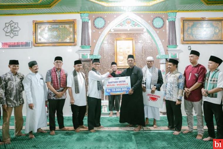 Ketua DPRD Sumbar Supardi saat memberikan sambutan pada agenda Safari Ramadan di Masjid Makmur Kelurahan Nunang Kota Payakumbuh, baru-baru ini. IST