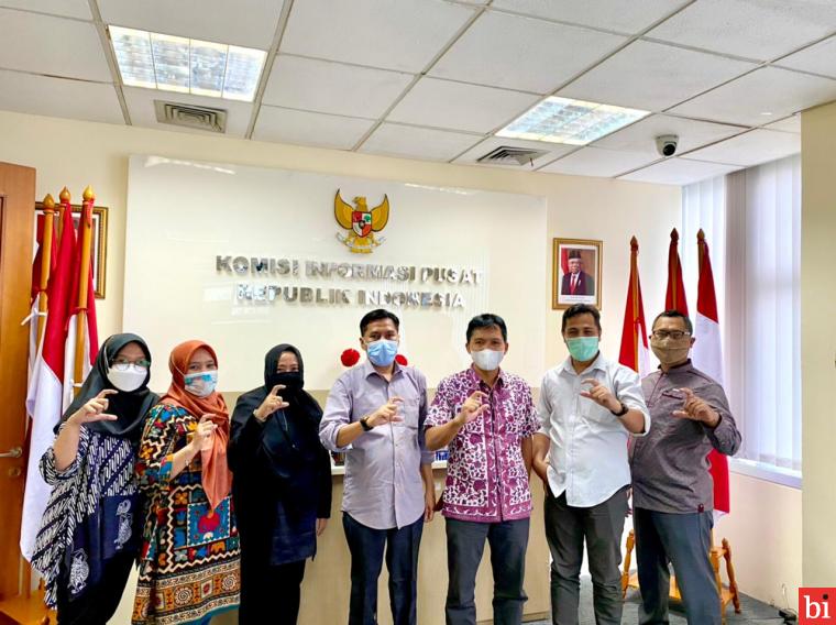 Komisioner KI Sumbar dalam pertemuan koordinasi pemantapan e monev bersama KI Pusat, Jakarta, Kamis (3/6).