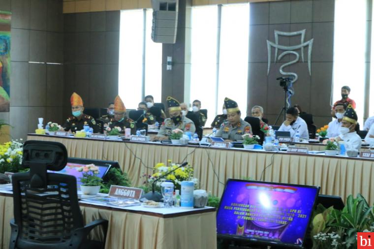 Komisi III Dewan Perwakilan Rakyat (DPR) RI mendatangi Polda Sumatera Barat, Senin (12/4).