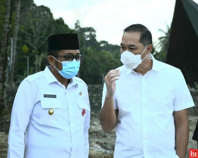 Di tengah lawatannya ke Sumatera Barat (Sumbar), Menteri Perdagangan (Mendag) RI Muhammad Luthfi juga menyempatkan diri mengunjungi salah satu salah satu wahana wisata baru yang tengah dibangun di Kota Padang, Marawa Resort Pantai.