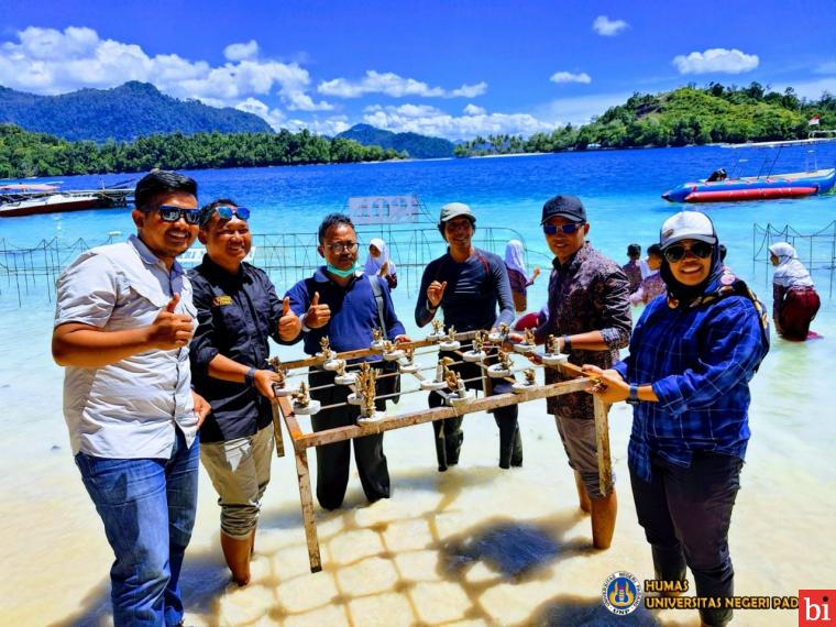 Pulau Pagang merupakan salah satu pulau yang berada di bagian paling utara Kawasan Mandeh Kabupaten Pesisir Selatan. Pulau pagang menjadi salah satu destinasi bahari favorit di Sumatera Barat. IST