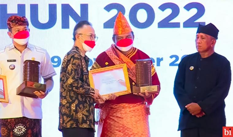 Gubernur Sumatera Barat Buya Mahyeldi hadir pada kegiatan Launching Desa Anti Korupsi tahun 2022, yang diselenggarakan  di lapangan Desa Banyubiru, Kecamatan Banyubiru. Kabupaten Semarang Jawa Tengah, Selasa (29/11/2022). IST
