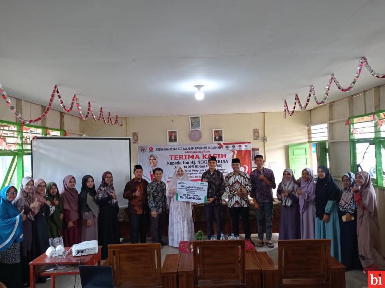 Anggota DPR RI Daerah Pemilihan Sumatera Barat II dari Fraksi PKS, Hj. Nevi Zuairina berkesempatan memberikan upgrading para guru Sekolah Islam Terpadu (SIT) Raudhah di Lubuk Basung kabupaten Agam. IST