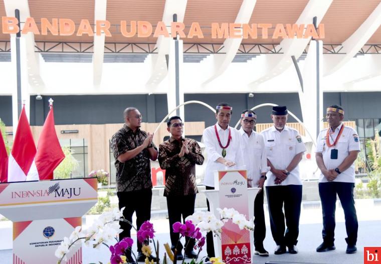 Presiden Joko Widodo meresmikan Bandar Udara Mentawai di Kabupaten Kepulauan Mentawai, Provinsi Sumatra Barat, pada Rabu, 25 Oktober 2023. Foto: Rusman - Biro Pers Sekretariat Presiden