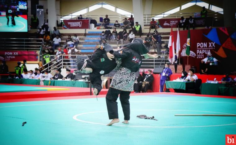 Dalam lanjutan Pencak Silat pada nomor Seni Ganda Putri, atlet Sumatera Barat gagal mendapatkan medali pada PON XX Papua 2021, di GOR Toware, Kabupaten Jayapura, Senin (11/10/2021). IST