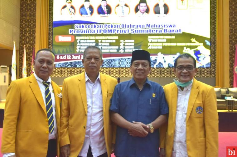Legislator partai Demokrat, Suwirpen Suib, saat pembukaan POMProv/SelekProv Sumbar 2022, di UNP, Padang, Senin, 6 Juni 2022. IST