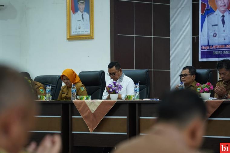 Bupati Kabupaten Solok Epyardi Asda menerima  kunjungan dari Mantan Wakil Menteri Pariwisata dan Ekonomi Kreatif, Ketua Umum ASITA dan bersama rombongan di kawasan Wisata Bukit Cambai, Kamis, (7/9/2023). IST