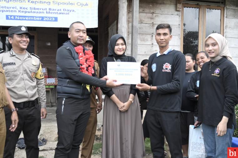 Wagub Audy dan Apindo Sumbar Serahkan Bantuan untuk OMB Budidaya Kepiting Sipaalei Ojuk di Siberut. IST