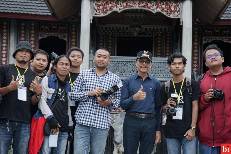 Wakil Gubernur Sumatera Barat, Audy Joinaldy dan Bupati Limapuluh Kota Safaruddin Dt. Bandaro Rajo, bertemu 200 fotografer hasil seleksi Dinas Pariwisata Sumbar pada event bertajuk 