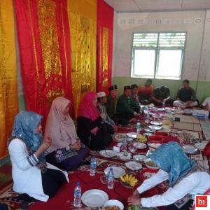 Anggota DPR RI Nevi Zuairina Makan Siang Bersama Wali Murid dan Guru-Guru MTS Bawan di Ampek Nagari Agam