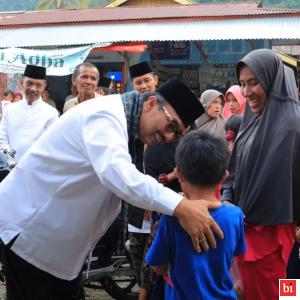 Bupati Pasaman Benny Utama Diserbu Warga Saat Tinjau Pasar Simpang Alahan Mati