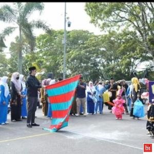 Dilepas Wako Erman Safar, Ribuan Pelajar PAUD dan TK se Kota Bukittinggi Ikuti Pawai Karnaval