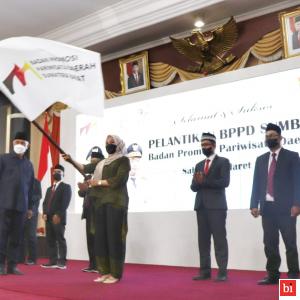 Gubernur Mahyeldi Lantik Tim 9 Unsur Penentu BPPD Sumbar, Sandiaga: Sumbar Tuan Rumah World Islamic