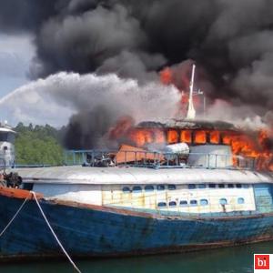 Kapal Penumpang Antar Pulau Terbakar di Mentawai
