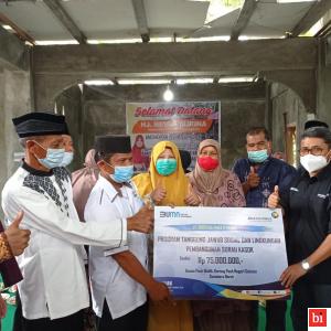 Nevi Zuairina Hadiri Terima Bantuan Masjid dan Surau dari TJSL di Padang Pariaman dan Bukittinggi