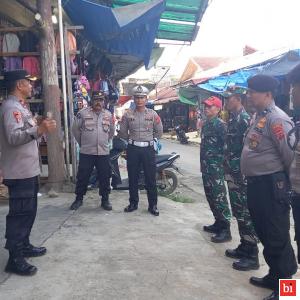 TNI- Polri Lakukan Patroli Keliling Bersama di Pasar Kecamatan Sungai Rumbai